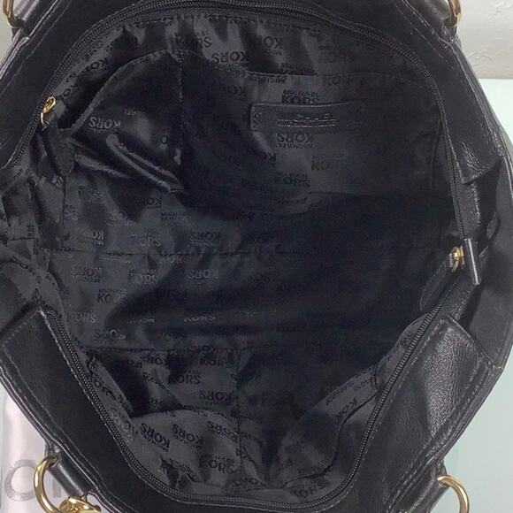 Michael Kors Delaney Gold hardware & Chain Link Studded shoulder bag w dust bag - Picture 11 of 16